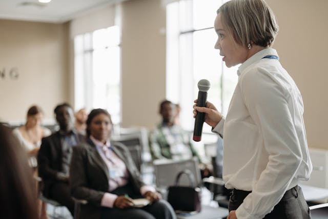 Become a Better Performer in Public Speaking